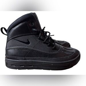 Nike Woodside 2 ACG Hightop Triple Black Rain/snow boots for Big Kids unisex 5.5